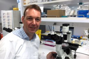 Marc Ruitenberg in his lab