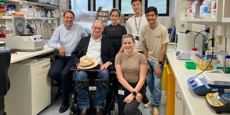 Prof Marc Ruitenberg and his team with Duncan Wallace