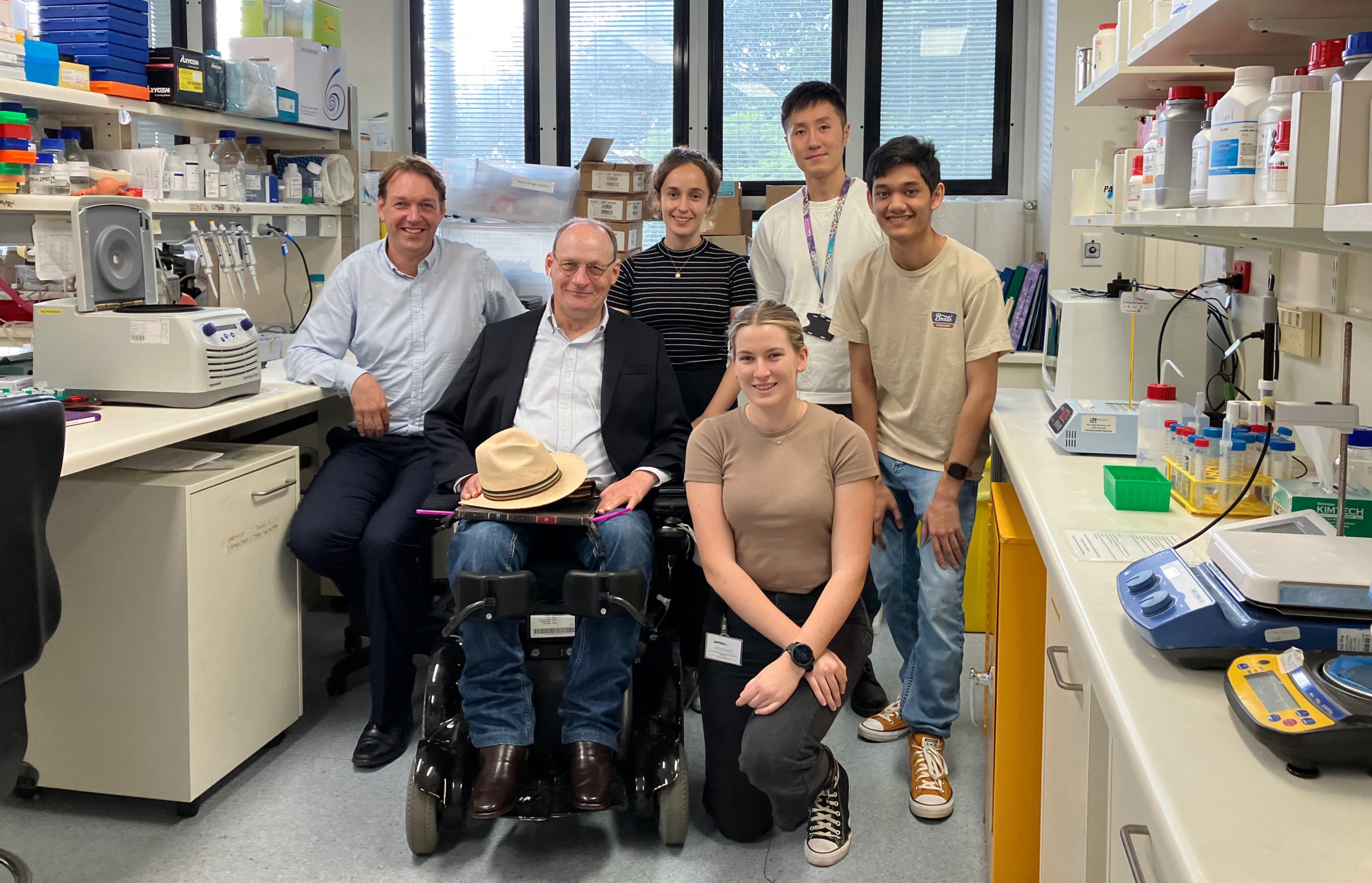 Prof Marc Ruitenberg and his team with Duncan Wallace